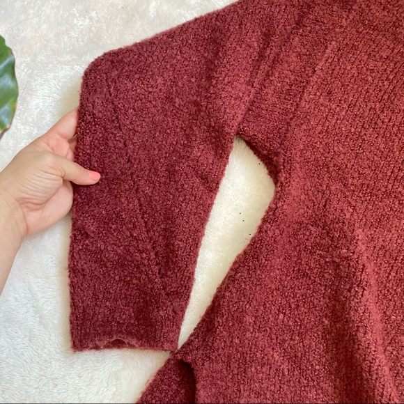 3/$25 UO Chenille Cozy V-neck Sweater - Picture 2 of 6